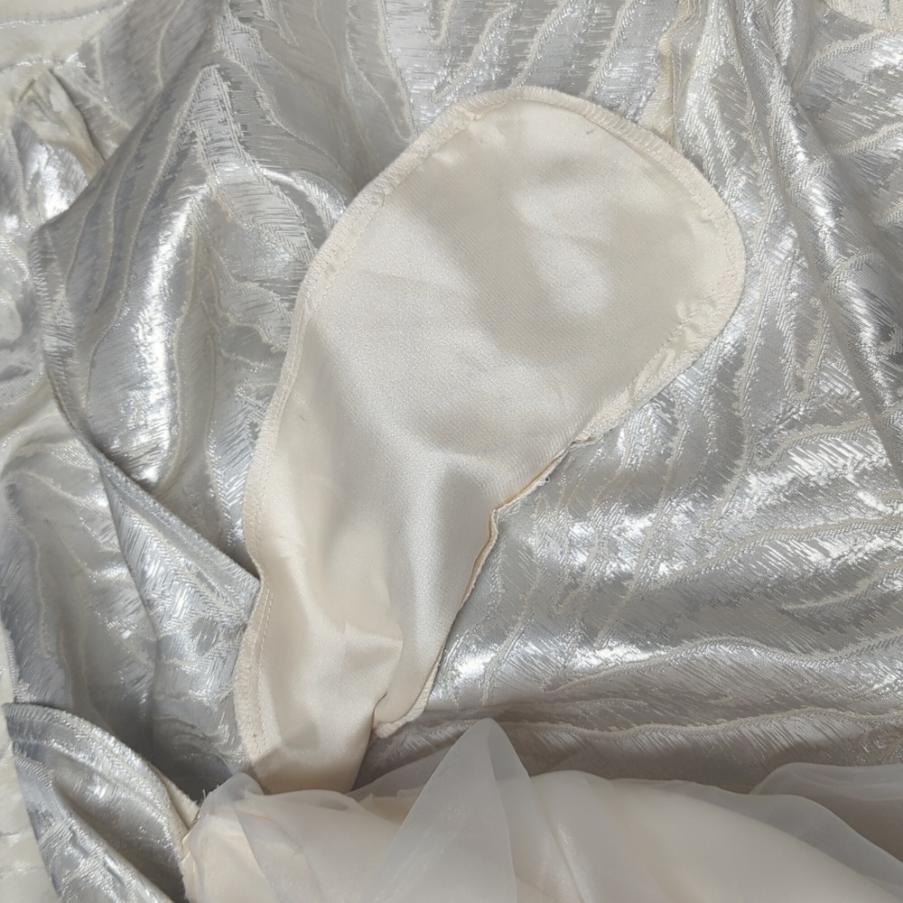 MONIQUE LHUILLIER white and silver Women's dress size 10. - Picture 12 of 16